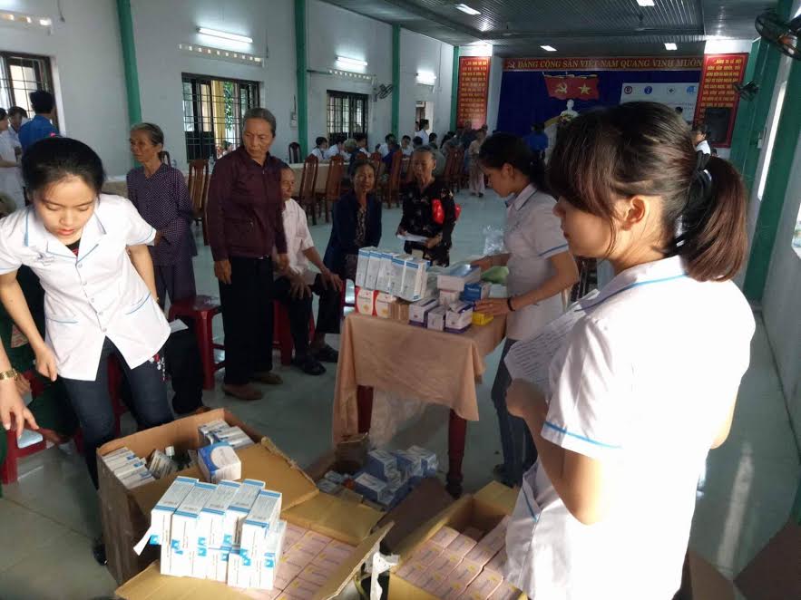 600 xuất quà của Quỹ Vì Tầm Vóc Việt được trao tận tay các đối tượng chính sách