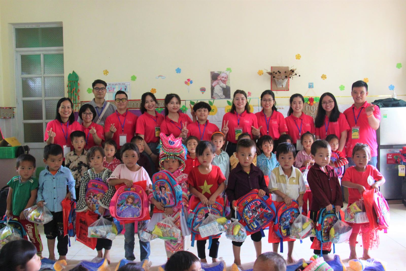 Chuyến đi thăm học sinh của dự án "Cùng em khôn lớn" tại huyện Bảo Lâm, tỉnh Cao Bằng