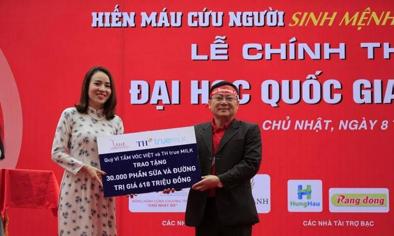 Quỹ Vì Tầm Vóc Việt Tài trợ cho chương trình Chủ Nhật Đỏ hằng năm 