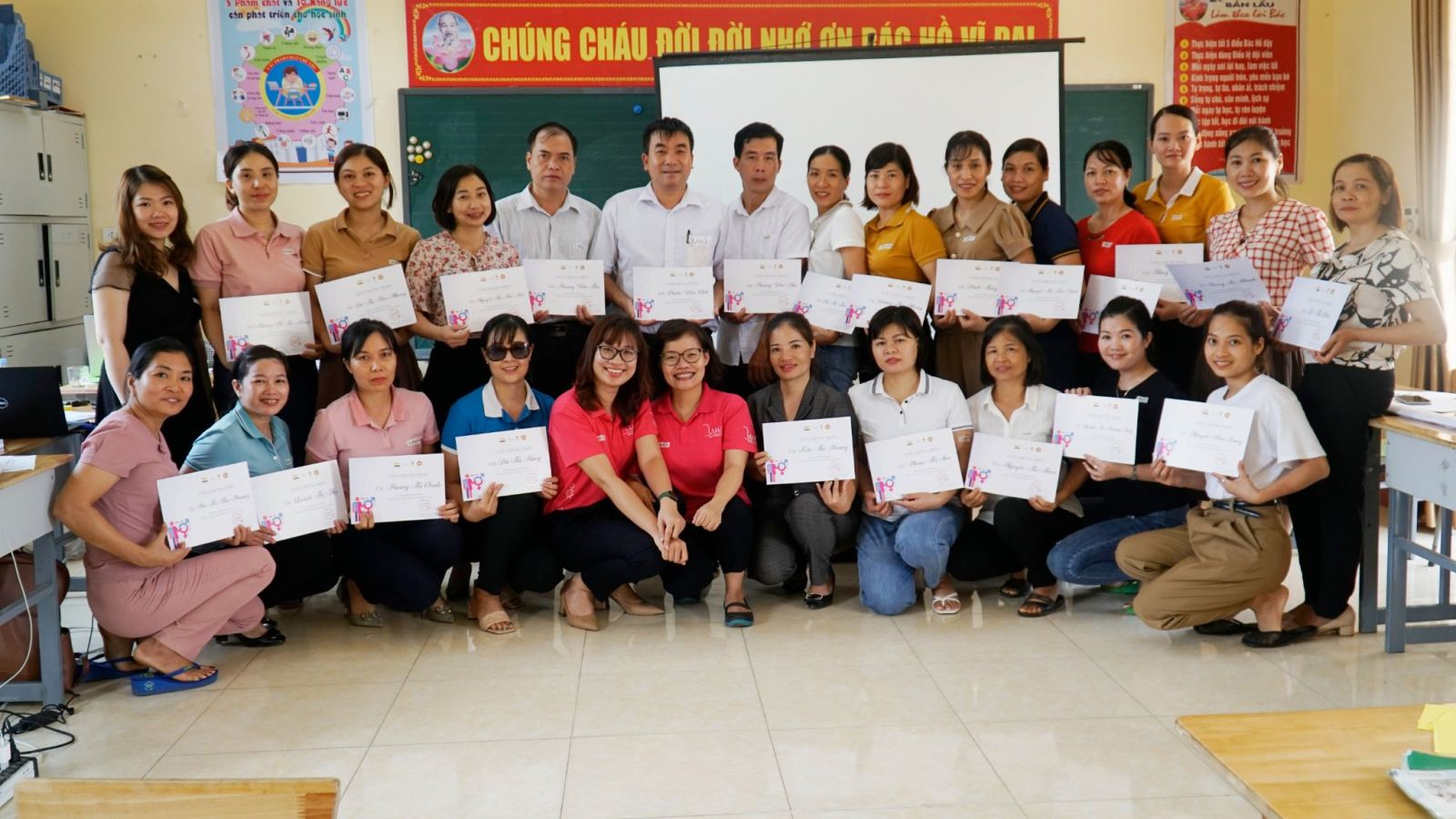 Khóa tập huấn “Nhạy cảm giới trong giảng dạy” tại trường Tiểu học xã Bản Lầu, huyện Mường Khương, tỉnh Lào Cai