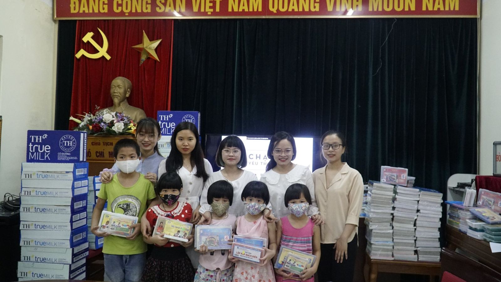 Chạy vì Yêu thương 2020 - Trao quà tại Trung tâm Bảo trợ Xã hội III Hà Nội