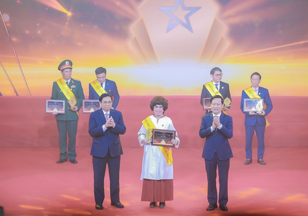 Chúc mừng Madam Thái Hương -  Chủ tịch Hội đồng Quản lý Quỹ Vì Tầm Vóc Việt được vinh danh Top 10 Doanh nhân Việt Nam tiêu biểu