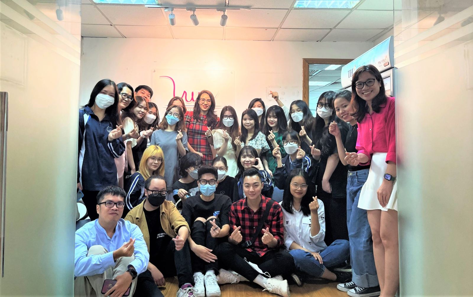 Sinh viên trường ĐH Khoa học Xã hội & Nhân văn (USSH) tới tham quan mô hình hoạt động của Quỹ Vì Tầm Vóc Việt