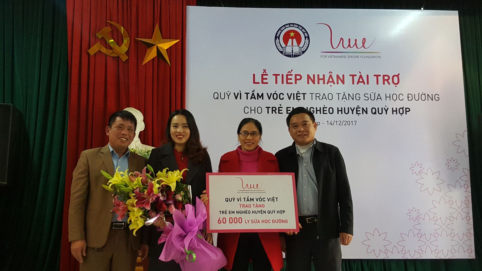 Trao tặng trẻ em nghèo Quỳ Hợp 60.000 ly Sữa học đường