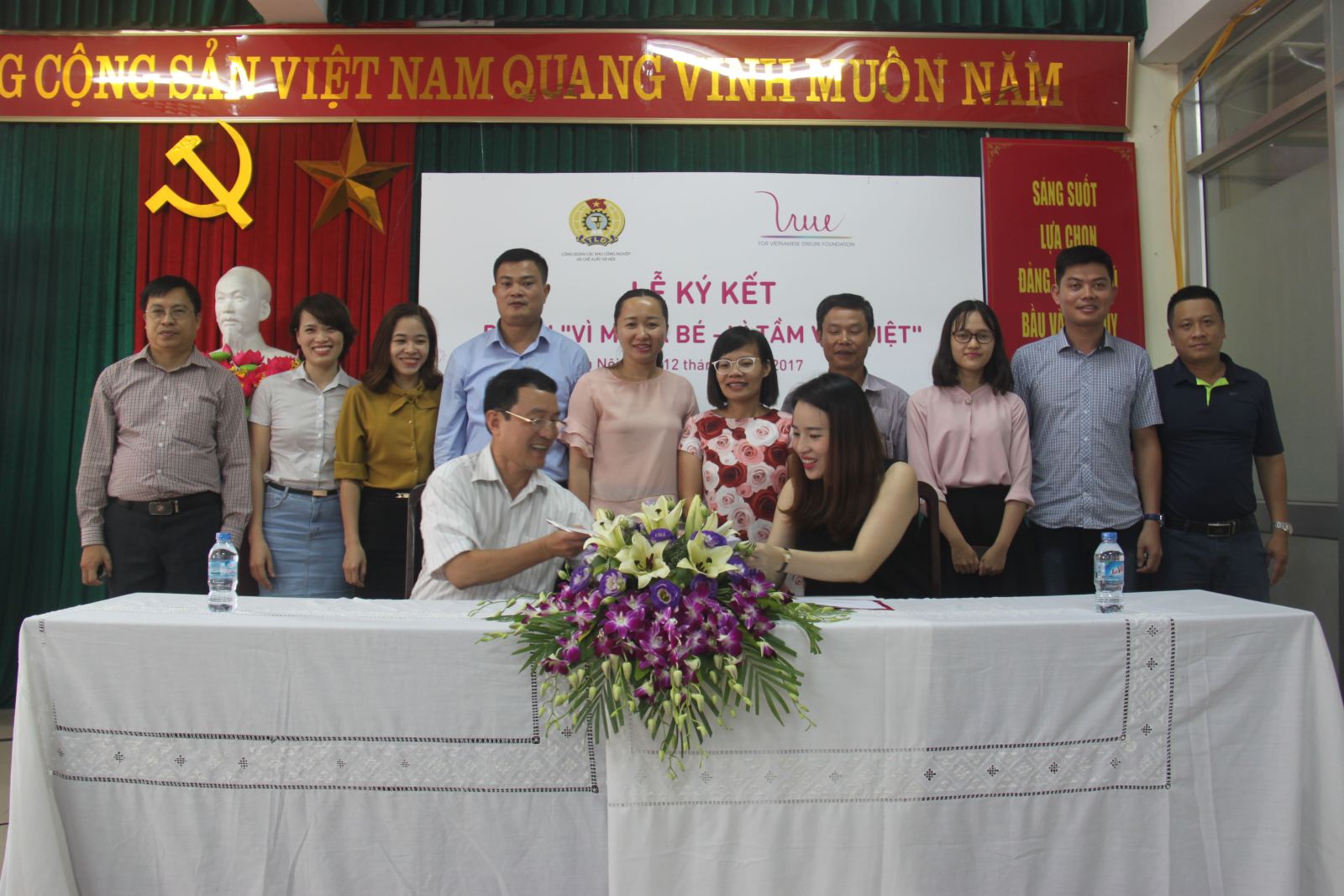 Signing Project Agreement "For Mother and Baby - For Vietnamese stature"