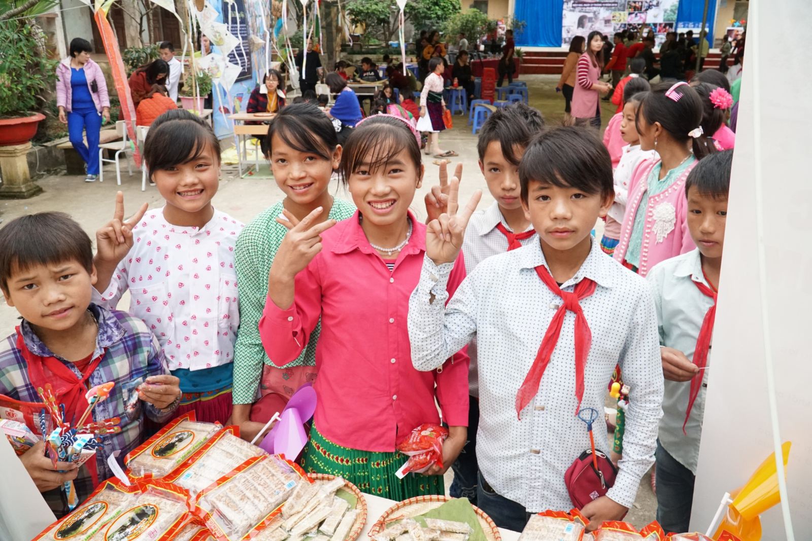 Ngày hội Vui cùng làng nghề truyền cảm hứng khám phá tri thức cho trẻ em vùng cao