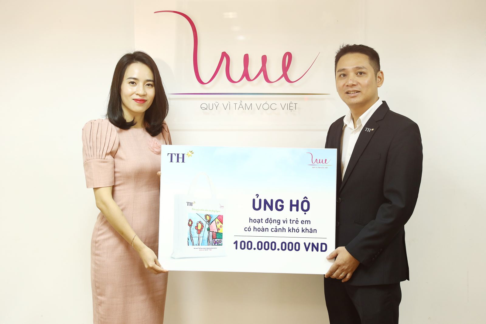 Quỹ Vì Tầm Vóc Việt tiếp nhận tài trợ 100 triệu của Tập đoàn TH ủng hộ học sinh nghèo