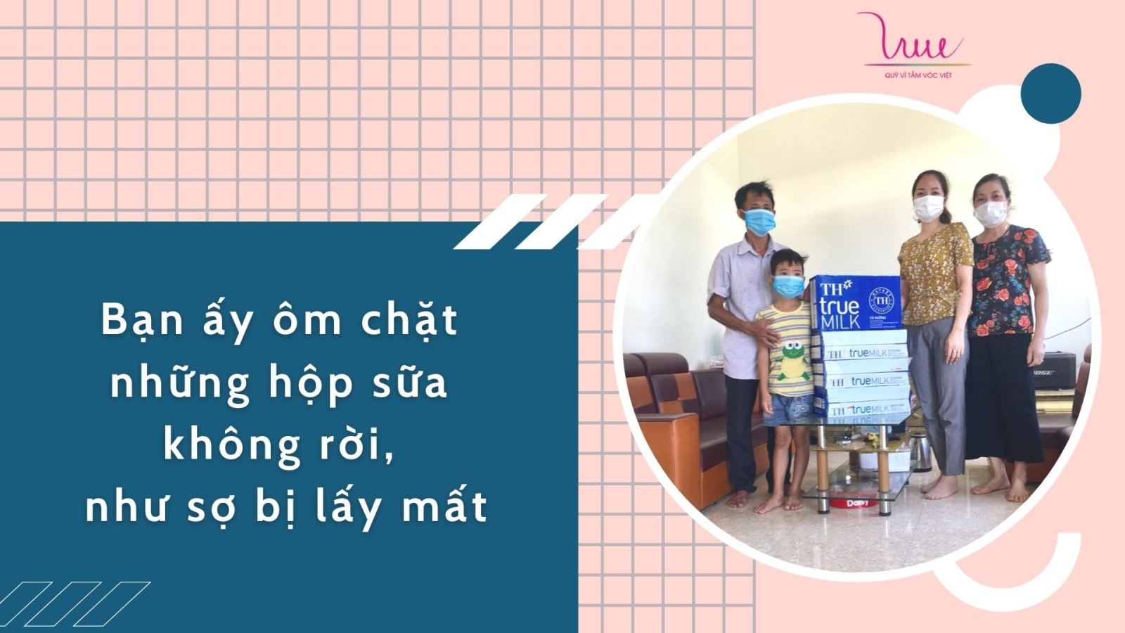 “Bạn ấy ôm chặt những hộp sữa không rời, như sợ bị lấy mất”