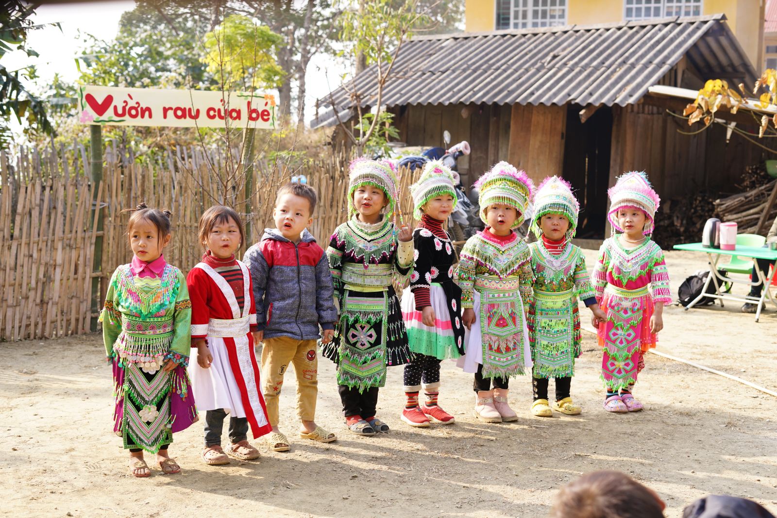 Những bữa ăn bán trú của dự án “Cùng em Khôn lớn” góp phần cải thiện tỷ lệ suy dinh dưỡng thấp còi cho trẻ