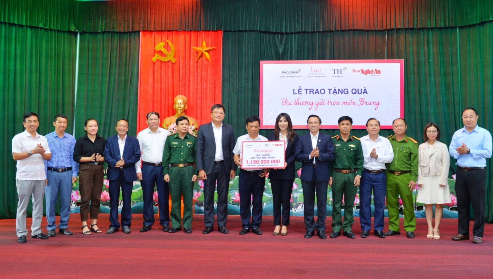 Tiếp tục tài trợ 1 tỷ 150 triệu đồng qua chương trình “Yêu thương gửi trọn miền Trung”