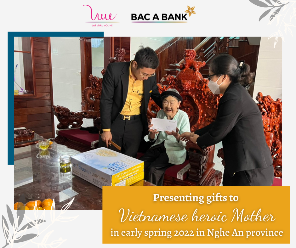 Presenting gifts to Vietnamese heroic Mother in early spring 2022 in Nghe An province