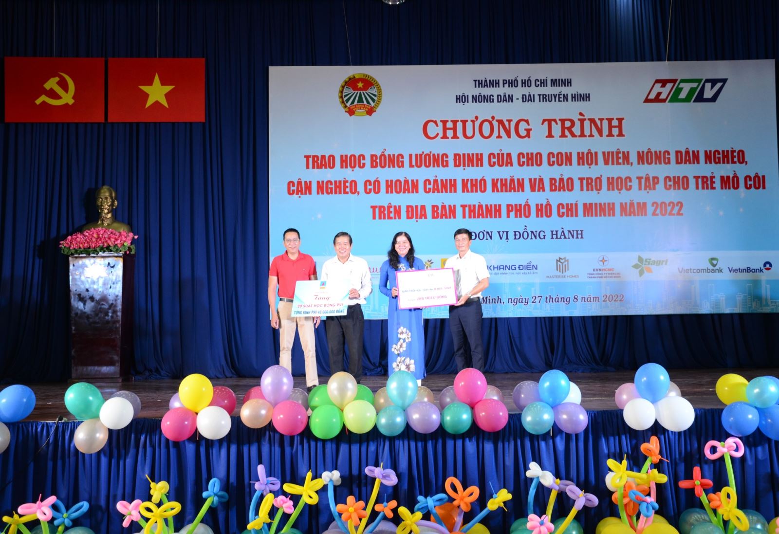 Chính thức bảo trợ 8 trẻ mồ côi hậu COVID-19