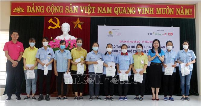 Media reported on the event ''Giving aid packages for laborers who are raising children with difficult circumstances'' in Ha Nam province.