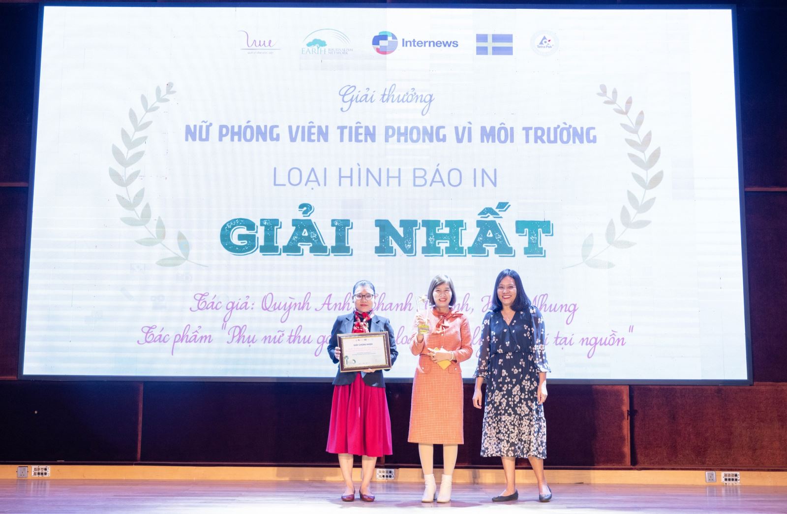 Giới thiệu tác phẩm “Phụ nữ thu gom, phân loại và xử lý rác thải tại nguồn” - Giải Nhất hạng mục Báo in của Giải thưởng “Nữ Phóng viên Tiên phong vì Môi trường”