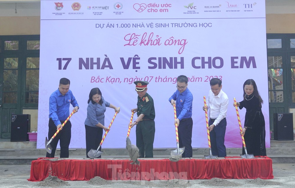 Khởi công xây dựng 17 “Nhà vệ sinh cho em” tại Bắc Kạn