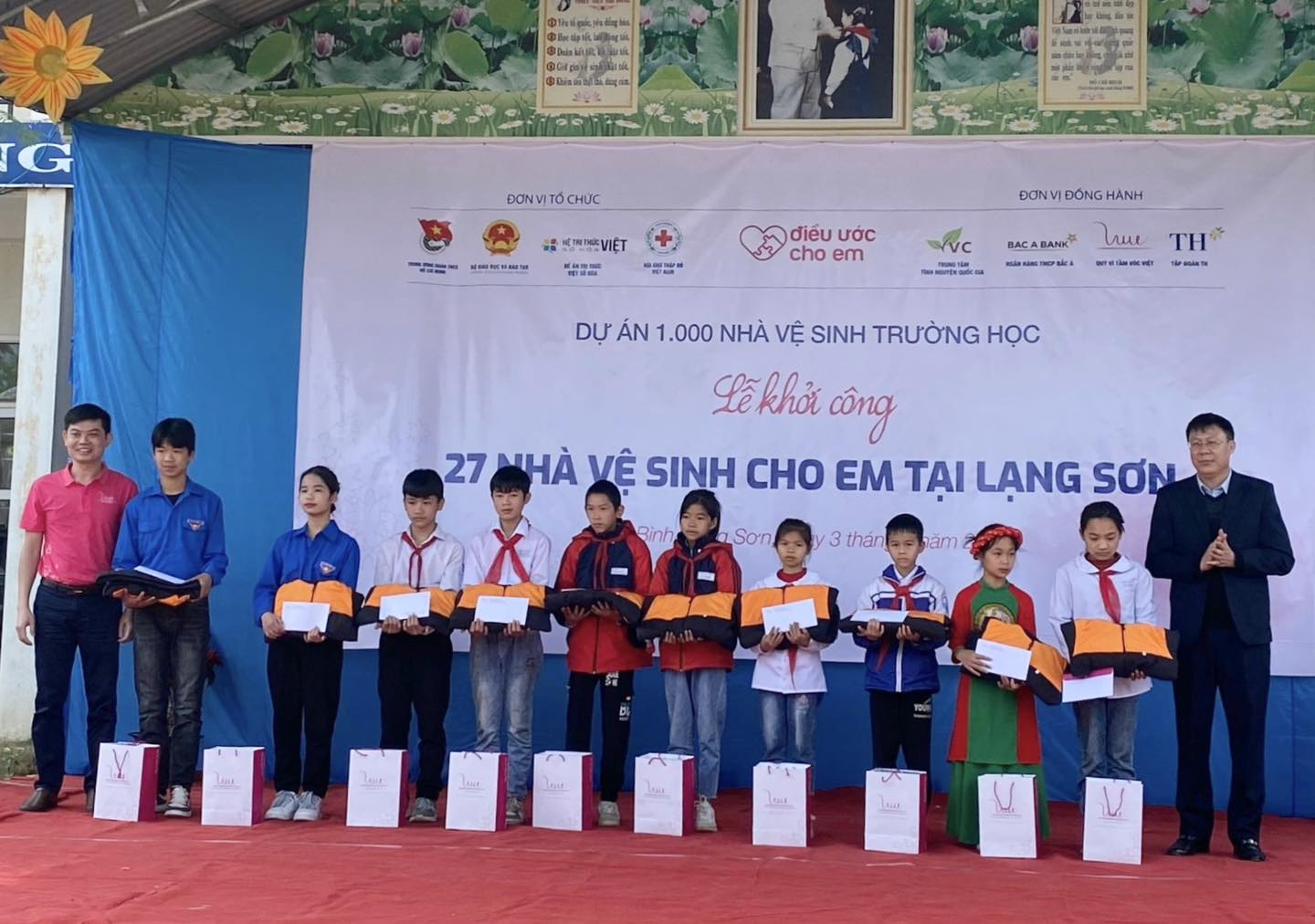 Tiếp tục khởi công 27 nhà vệ sinh cho học sinh dân tộc thiểu số tại Lạng Sơn