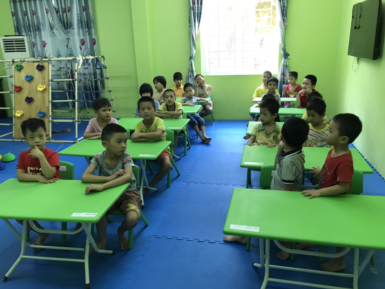 Thuy An Rehabilitation Center received equipment from For Vietnamese Stature Foundation and BAC A BANK