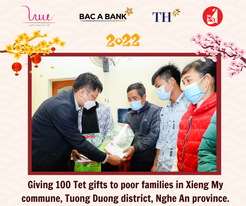 Giving 1️00 Tet gifts to poor families in Xieng My commune, Tuong Duong district, Nghe An province.