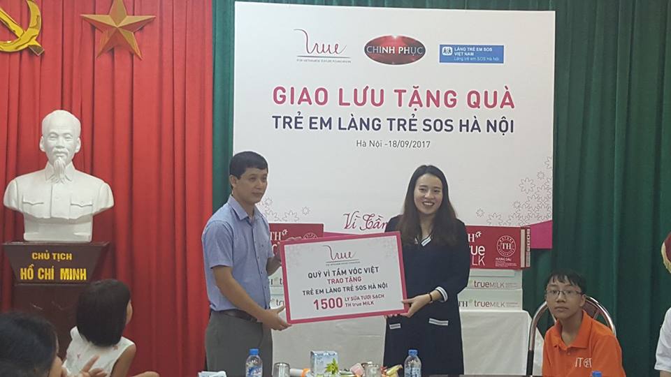 Giao lưu và tặng quà trẻ em Làng trẻ SOS Hà Nội