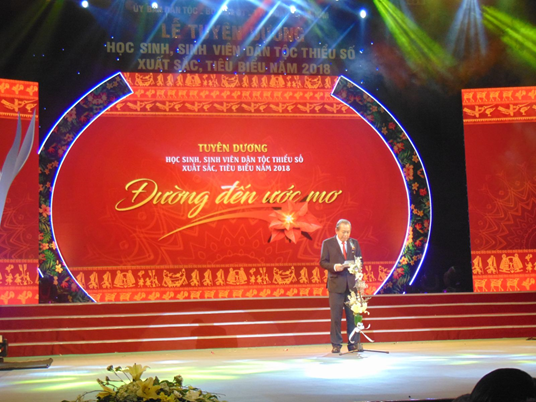 For Vietnamese Stature Foundation and BAC A BANK accompanied the commendation ceremony of the most excellent ethnic minority students in 2018