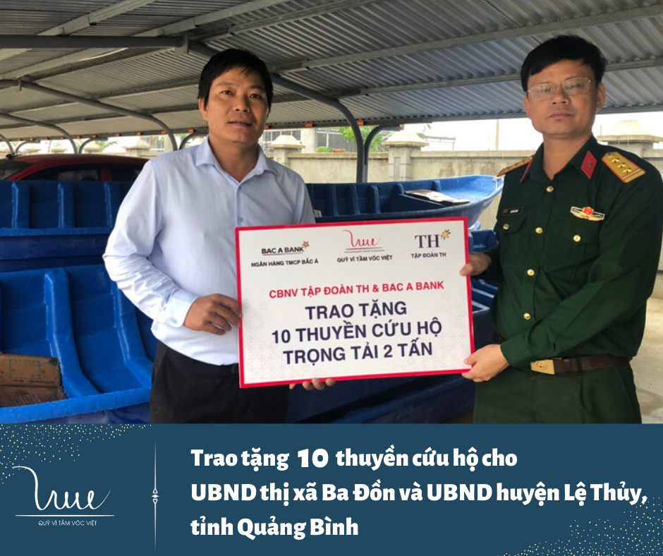 10 thuyền cứu hộ được trao tặng cho UBND thị xã Ba Đồn và UBND huyện Lệ Thủy, tỉnh Quảng Bình